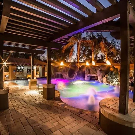 Estate Resort Style Oasis 6Bdrm, 5.5 Bath Heated Pool With Misters